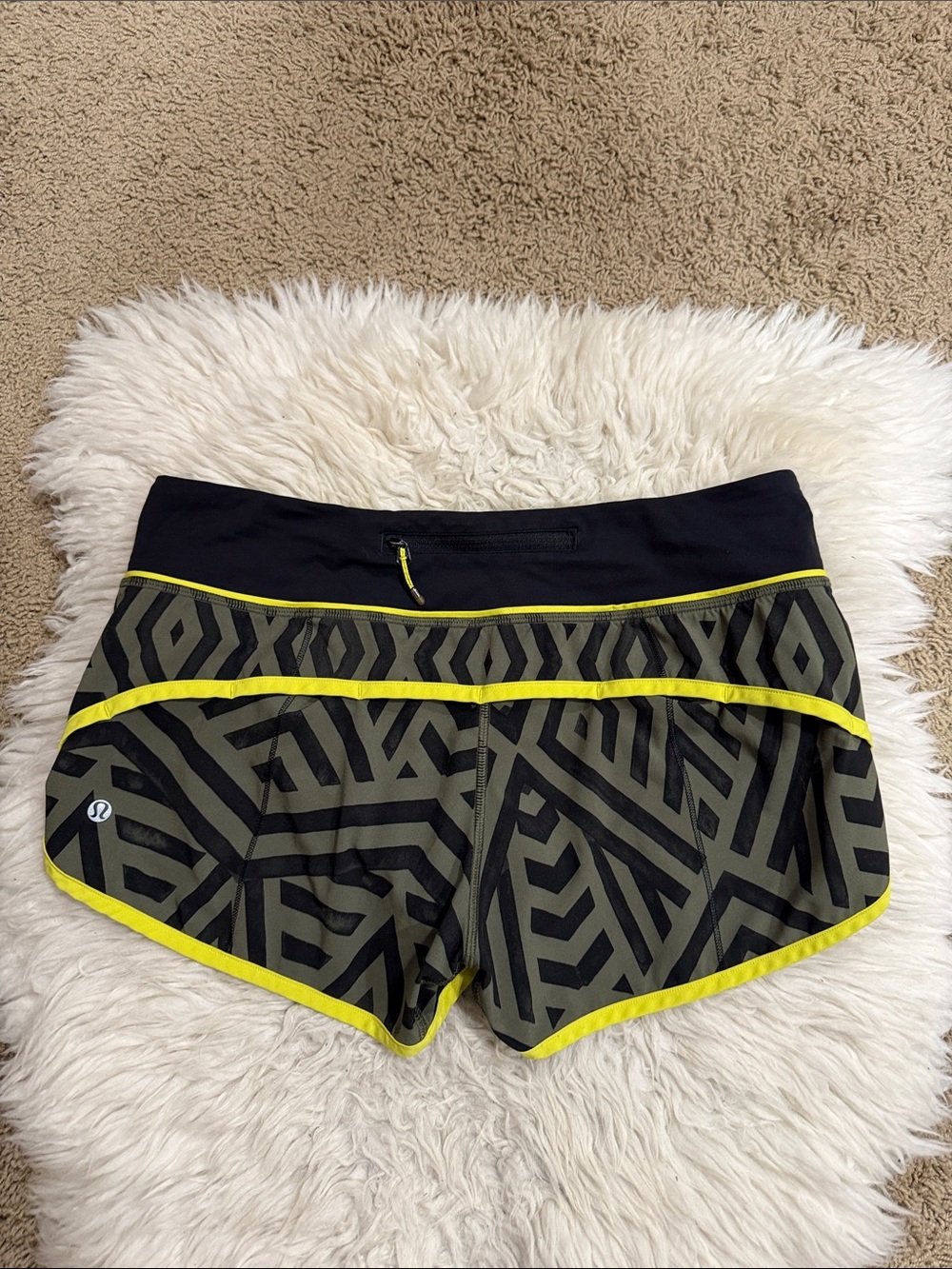 Lululemon Run Times Short *4-way
Stretch Chevron Shuffle Fatigue
Green Black Pea